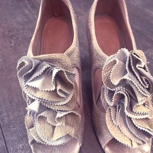 Ruffled shoes